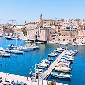 Apartment Vittoriosa' Seafront 2 Bed Highly Furnished, Birgu
